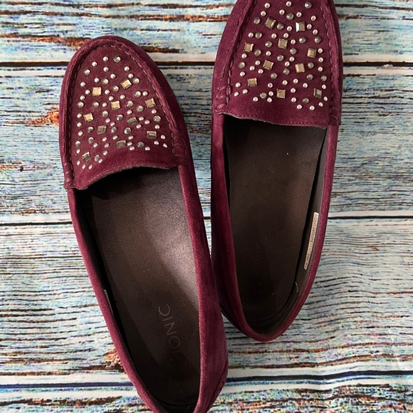 Vionic Flats - Picture 2 of 3